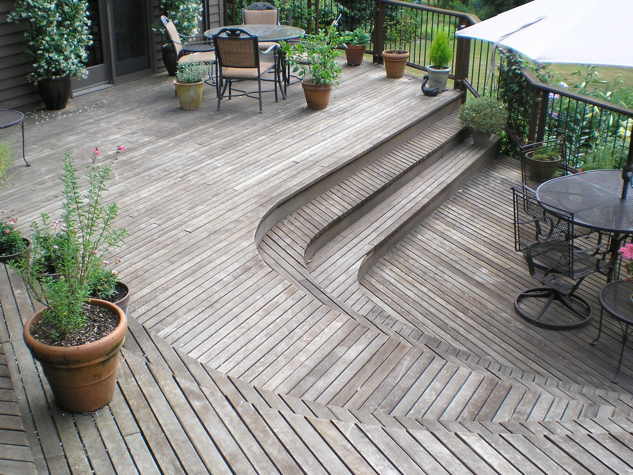 Clear western Red Cedar Wood Deck
Raleigh Hills, Portland Oregon
Deck Design John Breiling