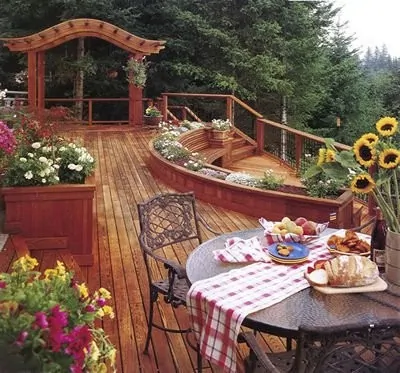 On Abbey Creek off Germantown Road in Portland Oregon , John Breiling built the most famous deck in the United States.
Clear Cedar Dream Deck
